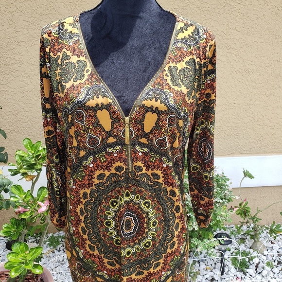 Mid length dress - Picture 2 of 8